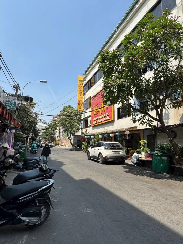 Nhà phố Nguyễn Gia Trí Bình Thạnh 84m² giá 18.2 tỷ - Vị trí đắc địa