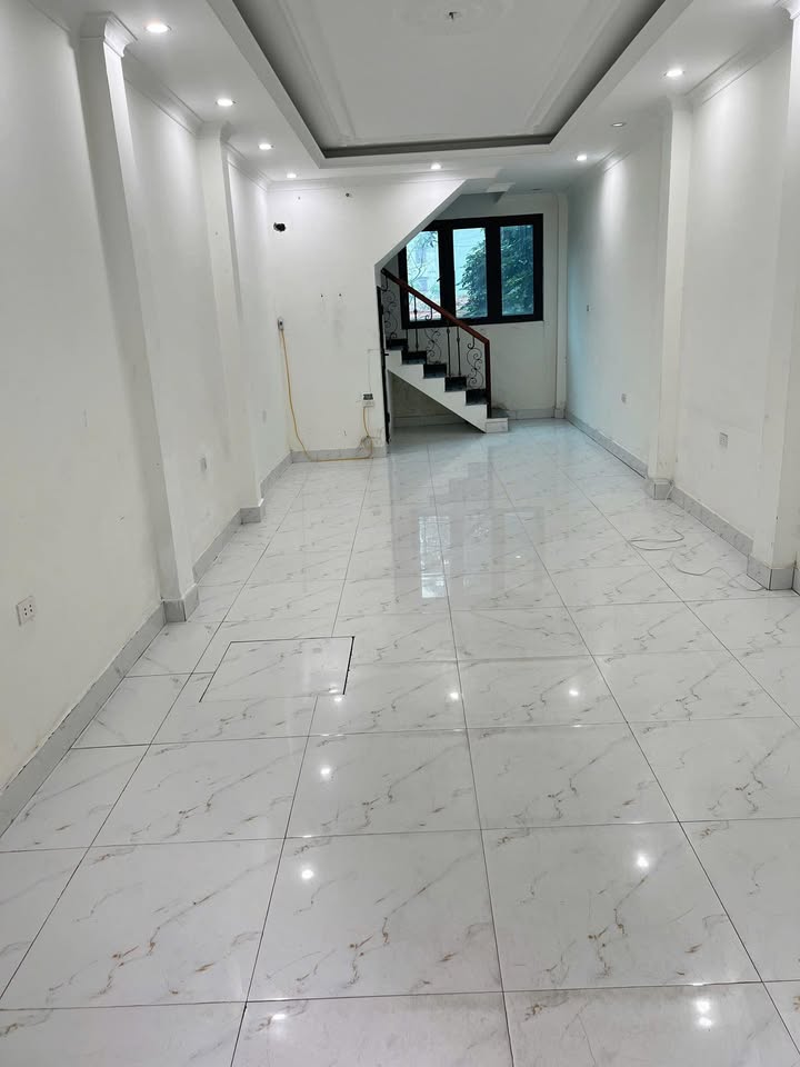 Thuê nhà nguyên căn Nguyễn Xiển 45m² - Ô tô đỗ cửa, kinh doanh tốt!