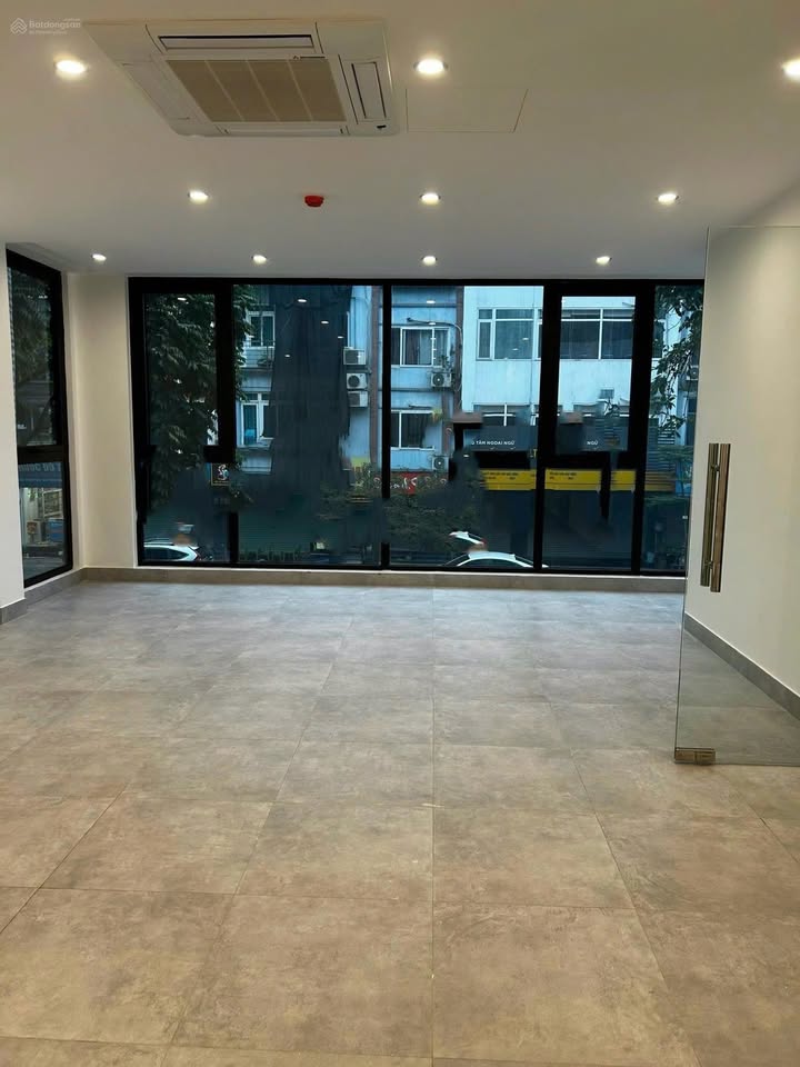 Nhà Mặt Phố Trần Quốc Hoàn Cầu Giấy 360m² - Mặt tiền kinh doanh đắc địa!