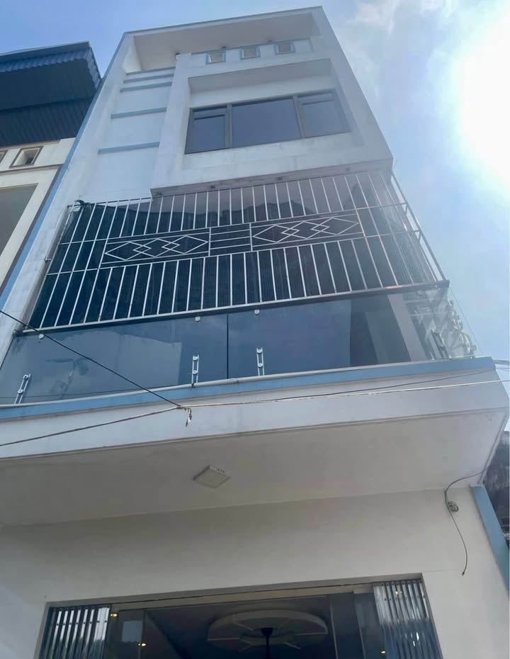 Nhà riêng 3 tầng Nguyễn Khuyến, Nam Định 47m² - Ô tô vào tận nhà!