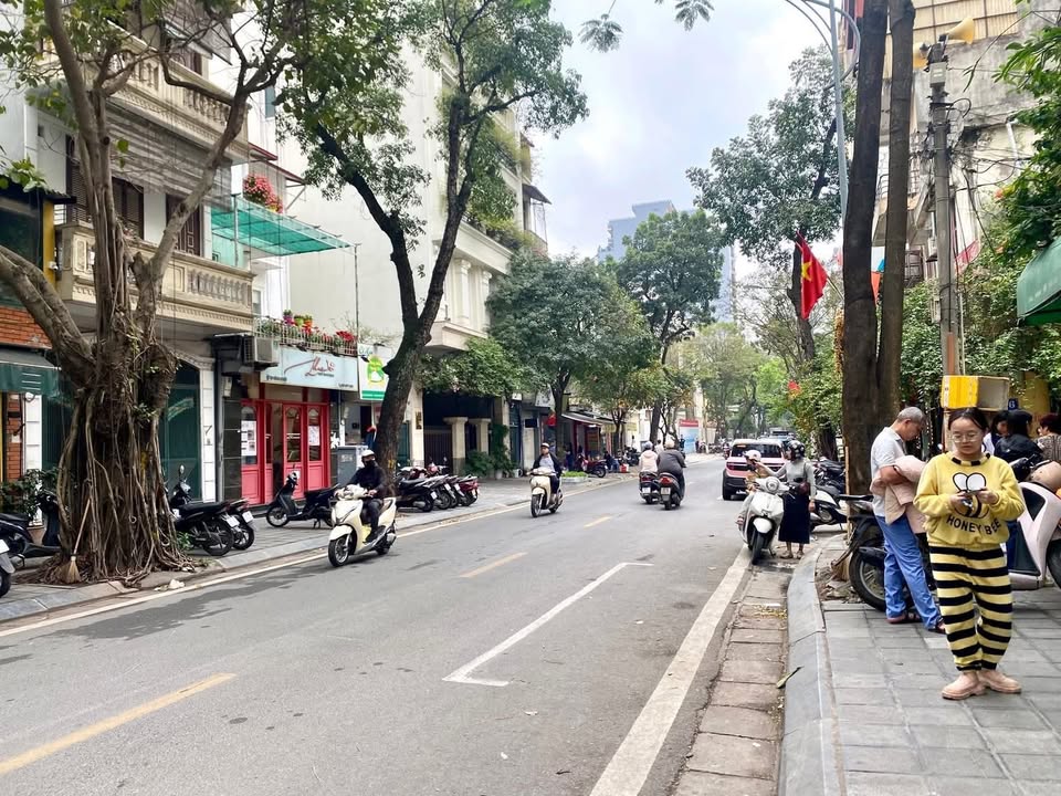 Nhà Mặt Phố Hàng Chuối - Lô Góc Kinh Doanh, 202.5m², Sẵn Sàng Giao Dịch