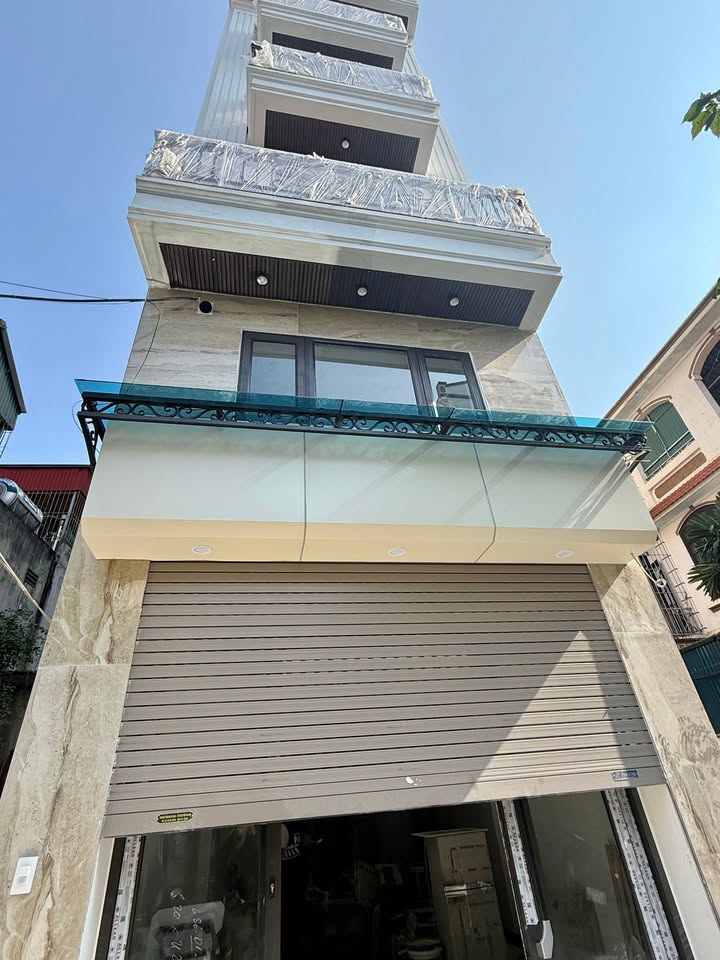 Nhà riêng Ngô Gia Tự, Long Biên 40m² 11 tỷ - Ô tô đỗ cửa, thang máy hiện đại!