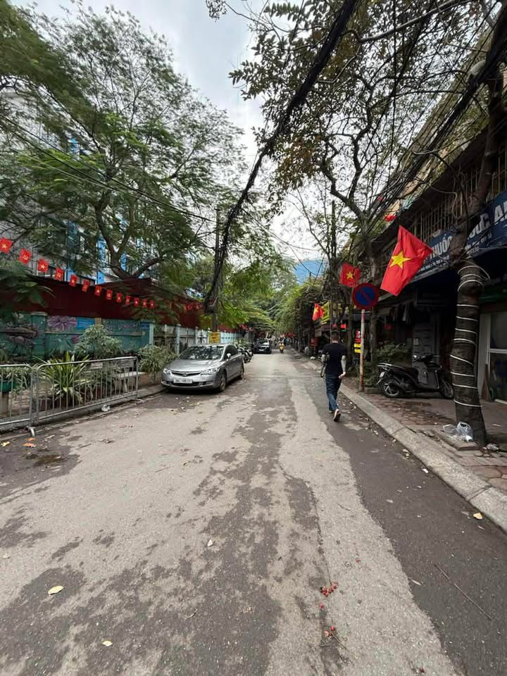 Mặt bằng kinh doanh Thành Công, Ba Đình - 2 mặt tiền, ô tô tránh