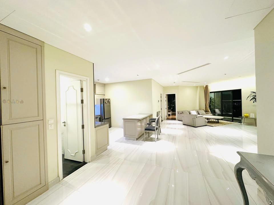 Cho thuê căn hộ D'El Dorado Lạc Long Quân 150m² view Hồ Tây