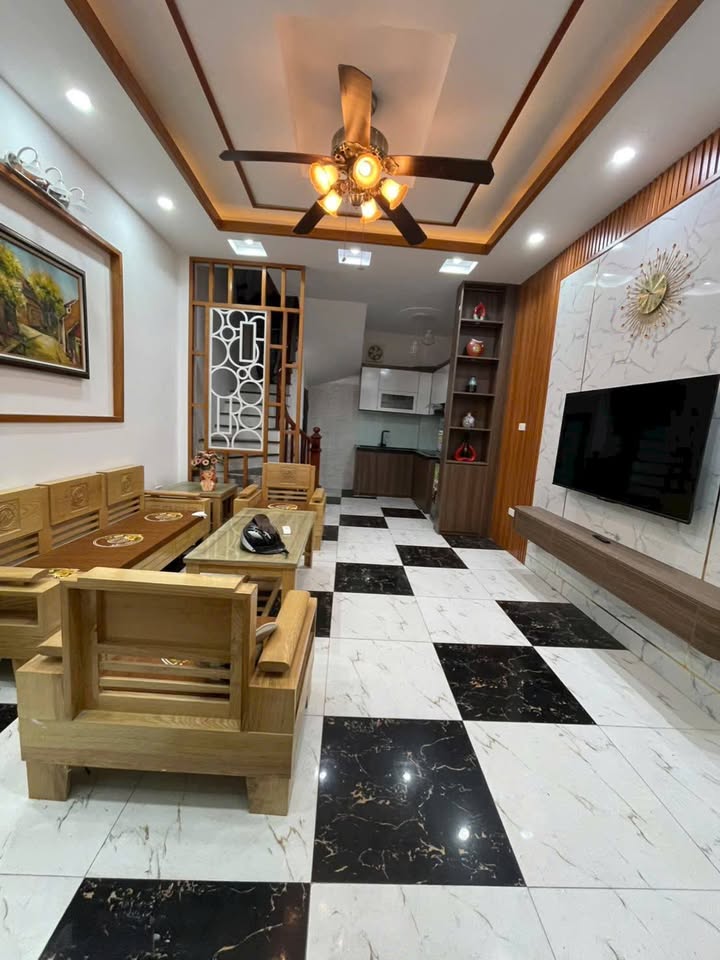 Nhà 30m² 4 Tầng Lĩnh Nam, Hoàng Mai - Sổ Đỏ Chính Chủ, Giá 6.x Tỷ