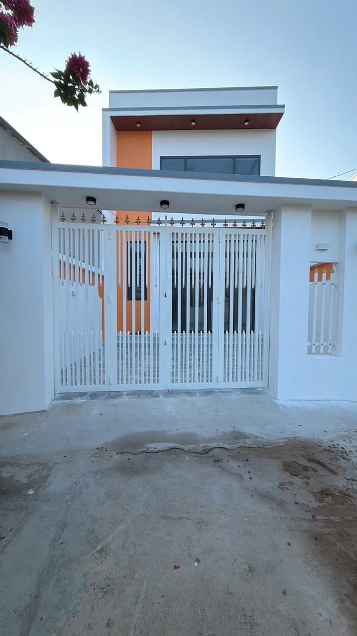 Nhà mới xây Đinh Đức Thiện Bình Chánh, 90m², 3PN, Sổ hồng - 1.95 tỷ