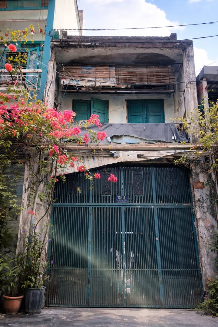 Nhà riêng Lạc Long Quân 65m² - Hẻm ô tô, cơ hội xây mới sinh lời!