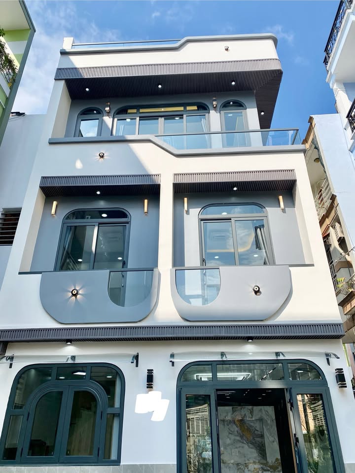 Nhà Phố Quận 4 32m² mặt tiền kinh doanh – Giá 9.49 tỷ!