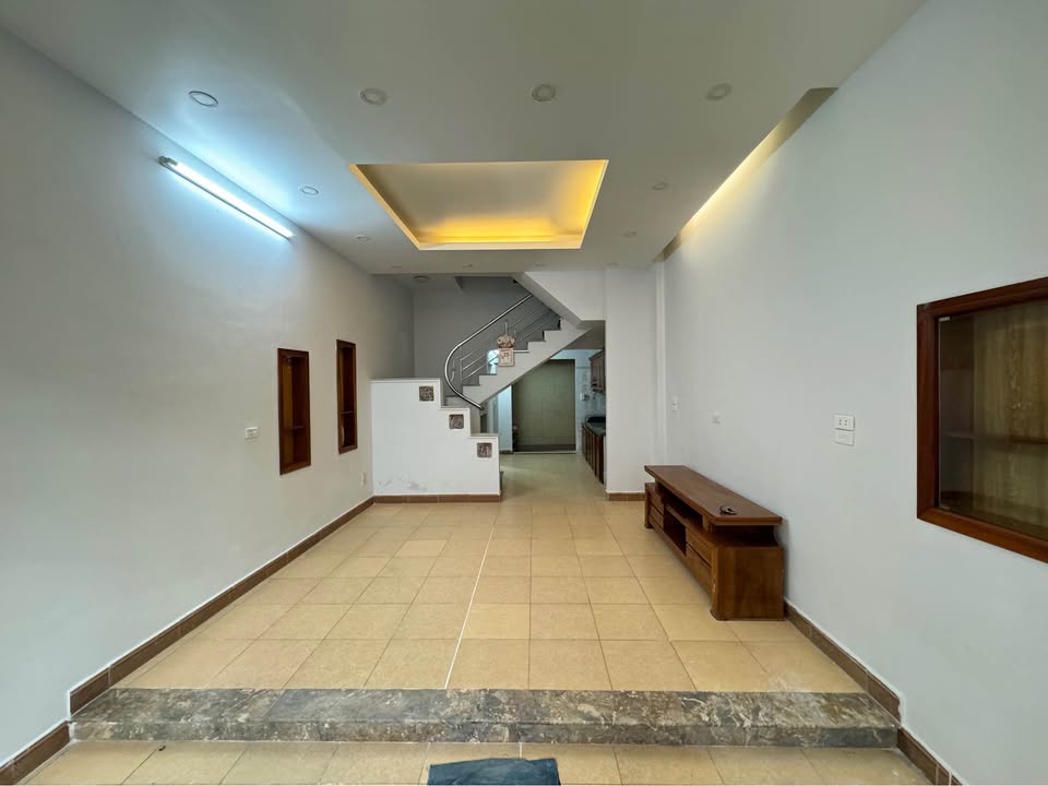 Nhà Ngõ Kinh Doanh Hồ Sen, Lê Chân 12 Triệu - Đường Lớn Sầm Uất!