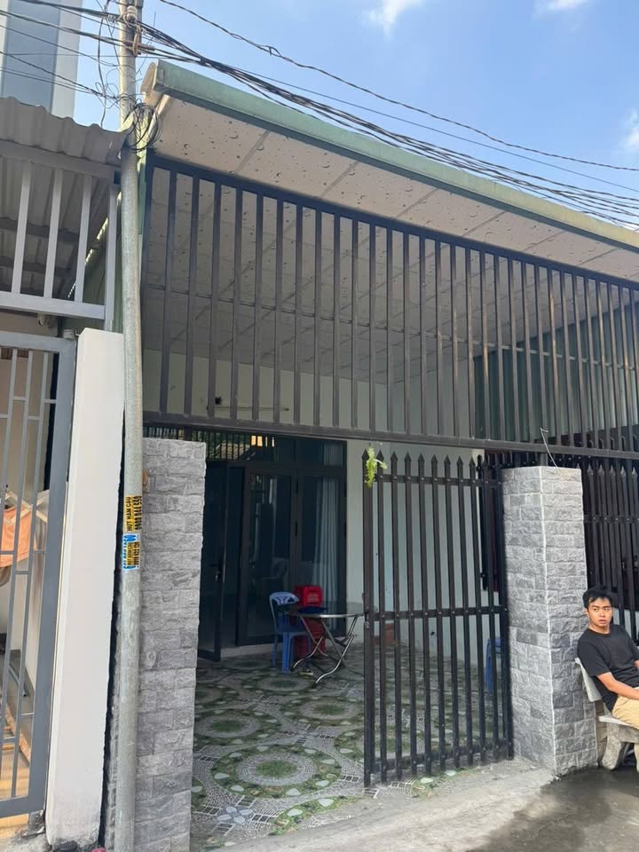 Cho thuê nhà 2PN Phường Phú Mỹ, Thủ Dầu Một - Sân ô tô giá 5 triệu/tháng