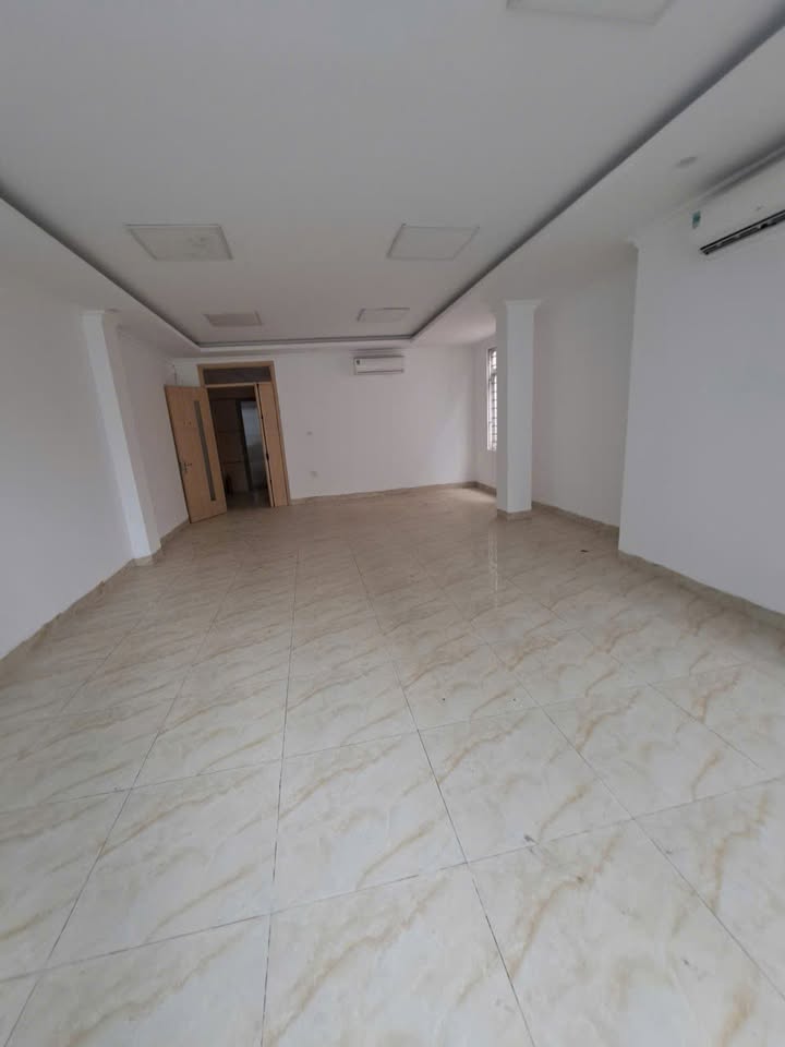 Nhà phố Nguyễn Khang 70m² 45 triệu - Ô tô vào tận nhà