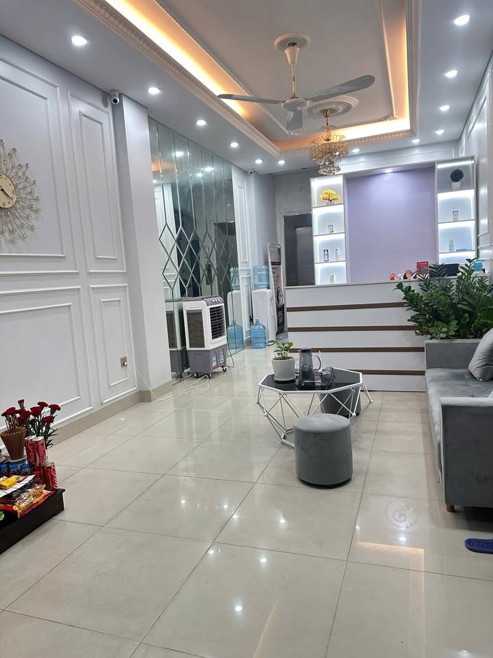 Sang Nhượng Spa Nguyễn Hoàng, Nam Từ Liêm - 100m² x 3 Tầng, Giá 15 Triệu/Tháng