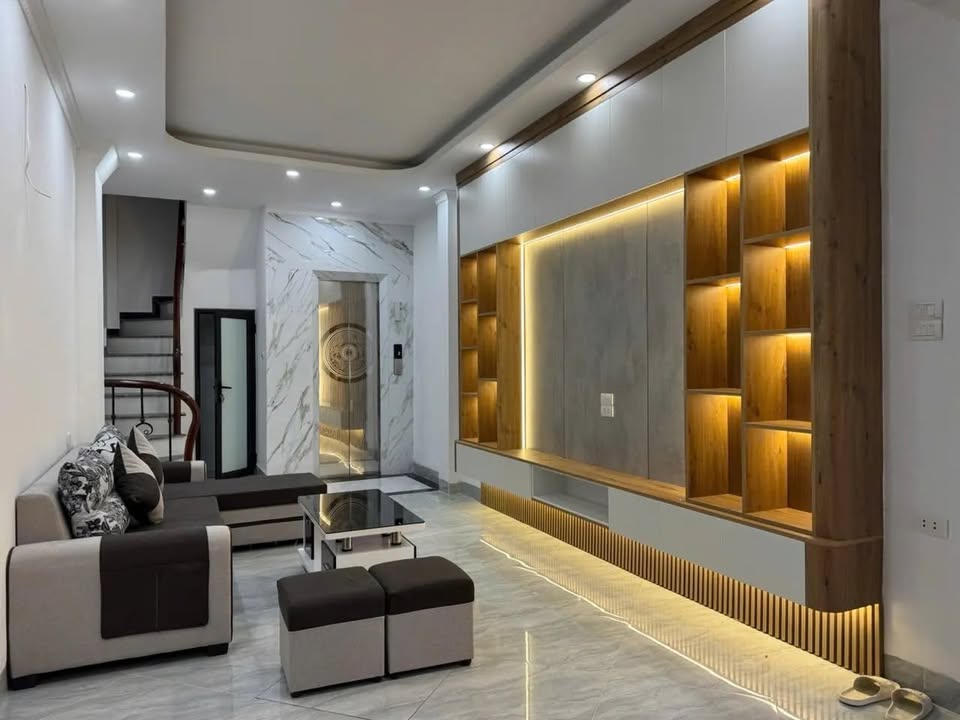 Nhà Riêng Hoàng Mai 30m² Giá 8.x Tỷ - Full Nội Thất, Sẵn Sàng Ở Ngay!