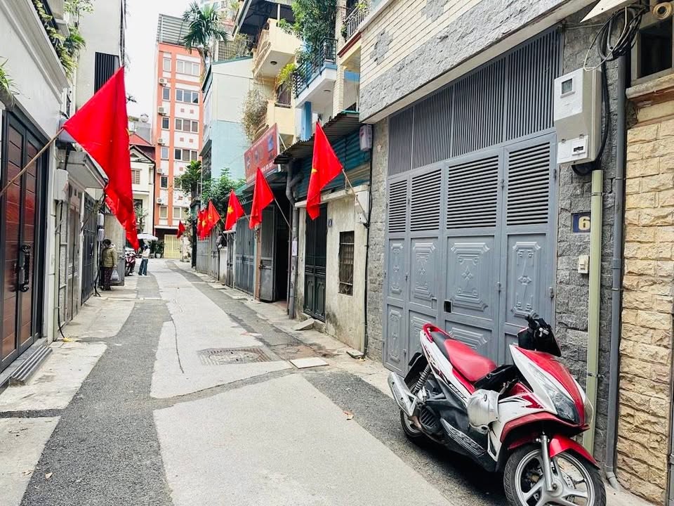 Nhà riêng Vương Thừa Vũ 48m² 4 tầng - Ô tô đỗ cửa, Sổ nở hậu