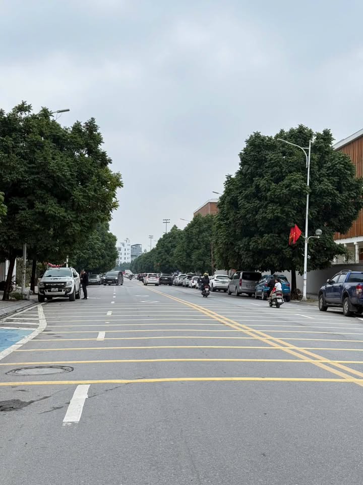 Nhà Mặt Tiền 55m² 7 Tầng Thang Máy, Gara Ô Tô 7 Chỗ - Ngọc Thụy, Long Biên