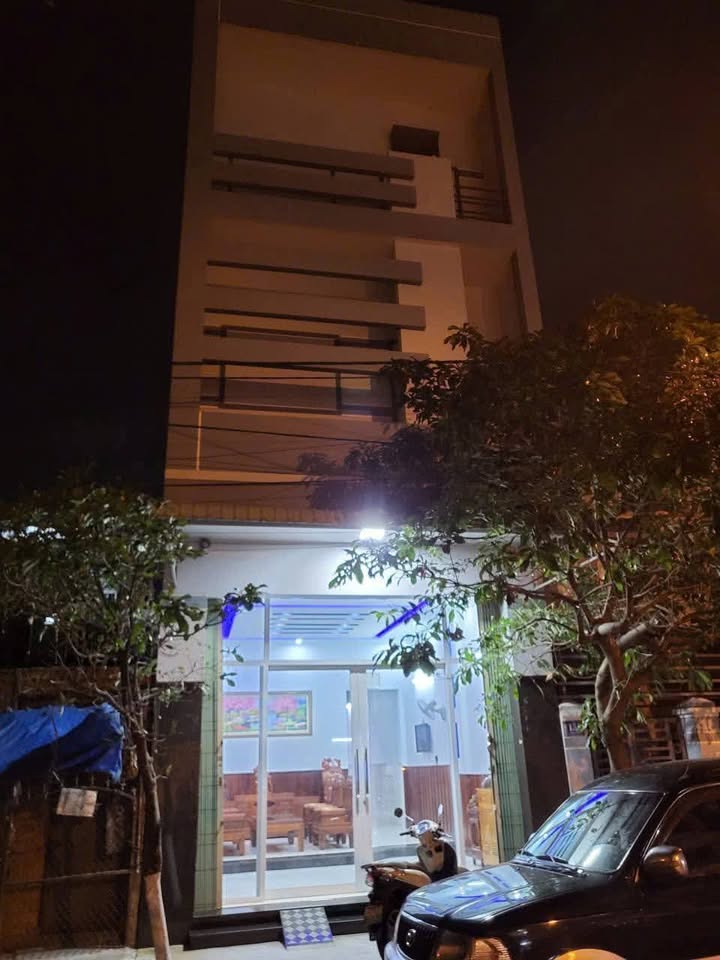 Cho thuê nhà nguyên căn mặt tiền Lê Thanh Nghị, Quy Nhơn - 100m², Full nội thất