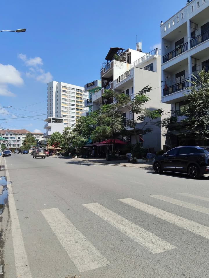 Bán nhà mặt tiền Trần Trọng Cung Quận 7 62m² 13.6 tỷ Vị trí đắc địa