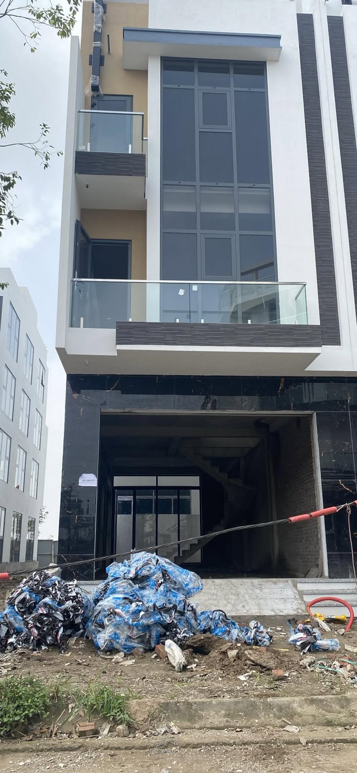 Cho thuê Townhouse 3 tầng Khu đô thị Thanh Hà - Khu A, Hà Nội