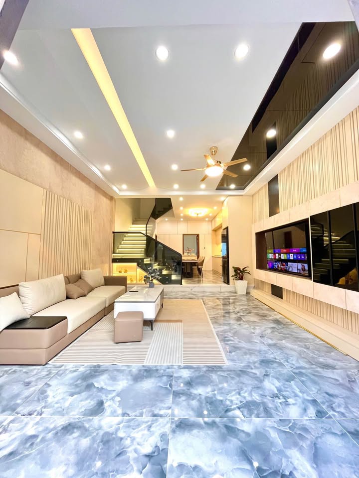 Nhà 2 Tầng Sát Biển Nguyễn Tất Thành, Đà Nẵng - 7.3 Tỷ, Full Nội Thất