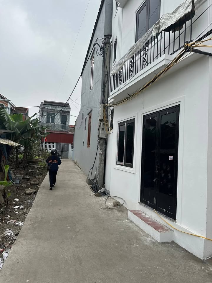 Nhà 3 tầng Đồng Văn 120m² - Vị trí đắc địa, giá dưới 2 tỷ!