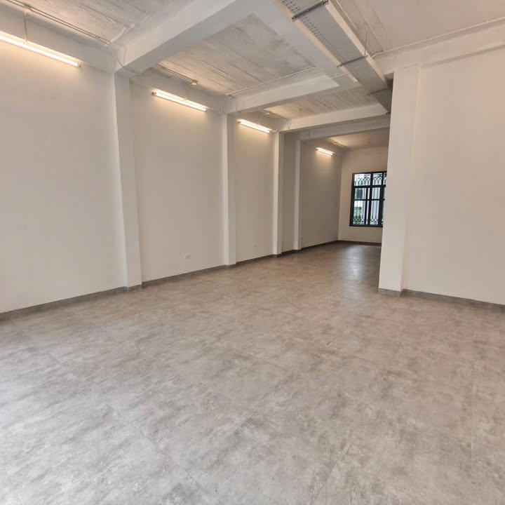 Cho thuê nhà 5 tầng mặt đường Xuân Diệu, Tây Hồ - Kinh doanh đa ngành