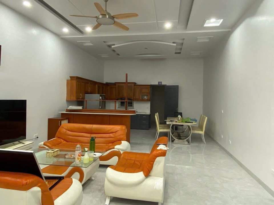 Nhà riêng Văn Cao 110m² - Ô tô đỗ cửa, 10PN khép kín, tiện nghi!