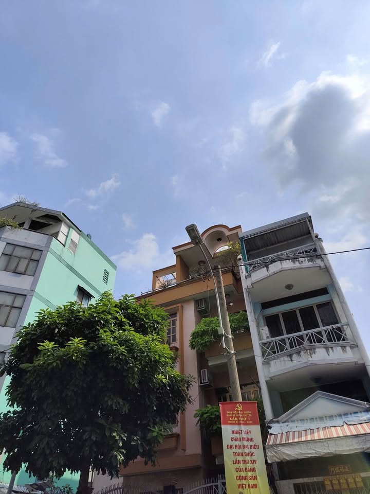 Nhà Phố Đường Tân Thành Q5 40m² – Mặt Tiền Kinh Doanh, Bán Gấp!