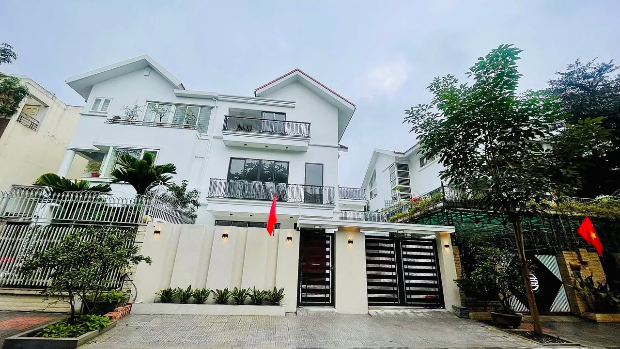 Biệt thự Văn Phú Hà Đông 40 tỷ - Ô tô vào tận nhà, tiện nghi đẳng cấp!