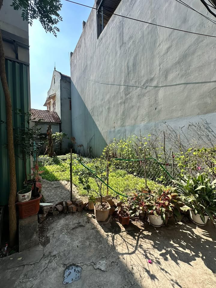 Đất nền Đan Phượng 42m² - Sổ đỏ chính chủ, ô tô vào đất!