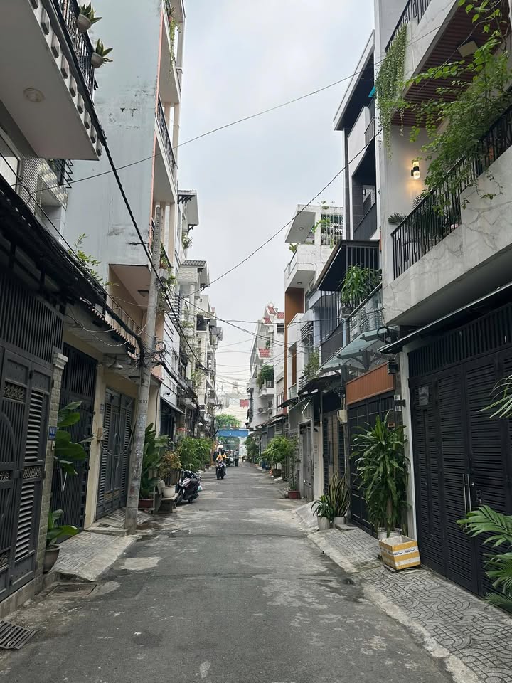 Nhà 3 Lầu Hẻm VIP Tây Thạnh, 85m² - Dòng Tiền 20 Triệu/Tháng