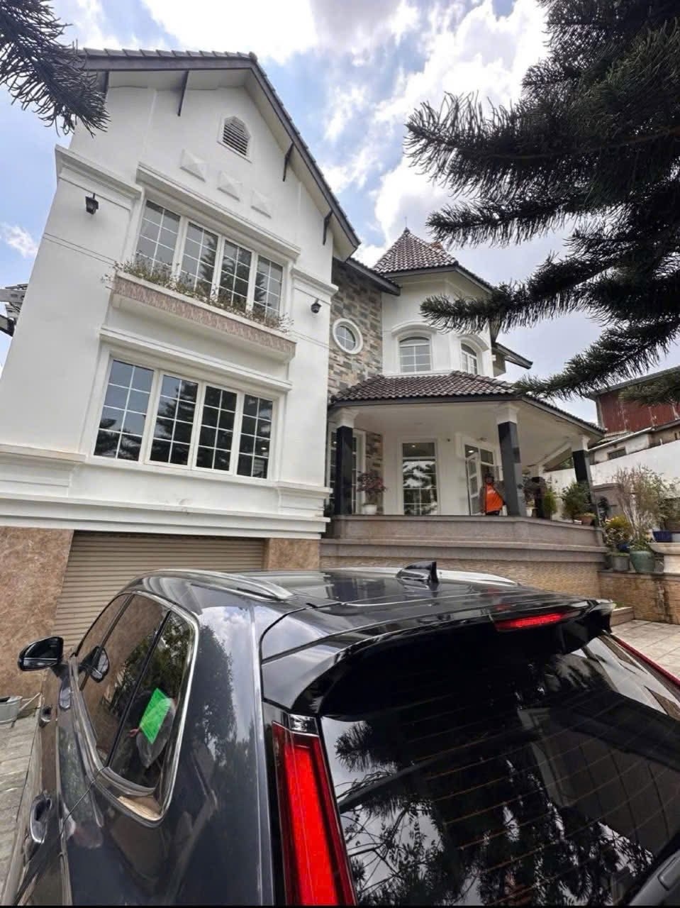 Villa Kiên Cố Đà Lạt 21 Tỷ - Ô tô vào tận nhà, sổ hồng sẵn!