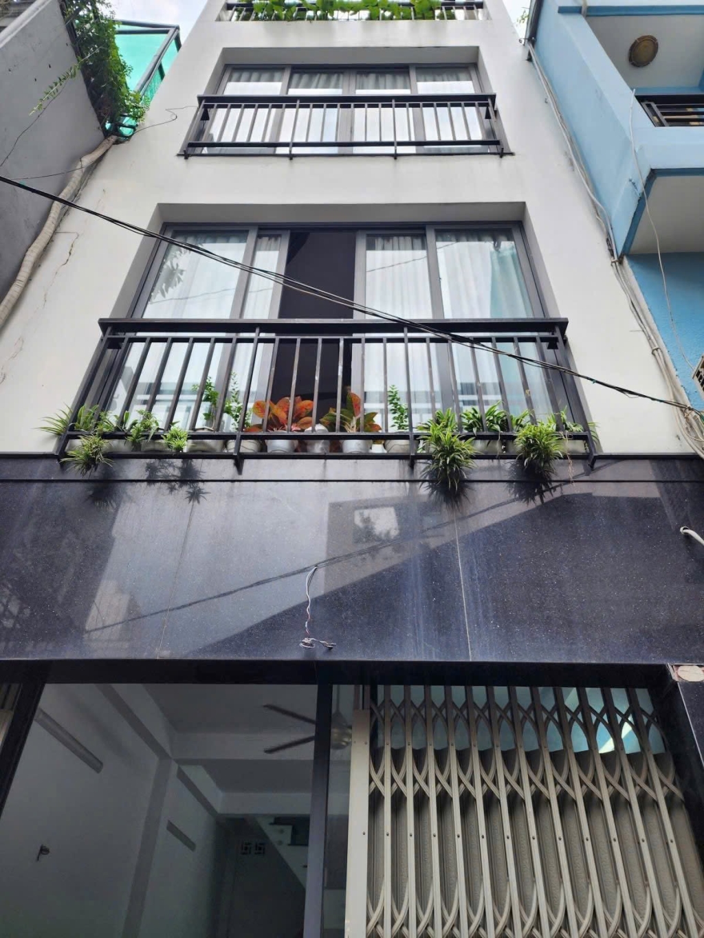 Nhà 3 tầng Sư Vạn Hạnh, Q10 3.7 tỷ - Sổ hồng sẵn, ô tô đậu cửa!