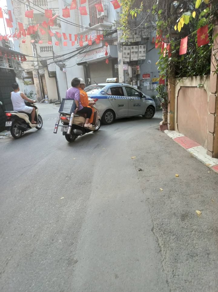 Nhà Phố Tân Mai, Hoàng Mai 90m² - Đầu Tư Sinh Lời, Mặt Ngõ Ô Tô Thông!