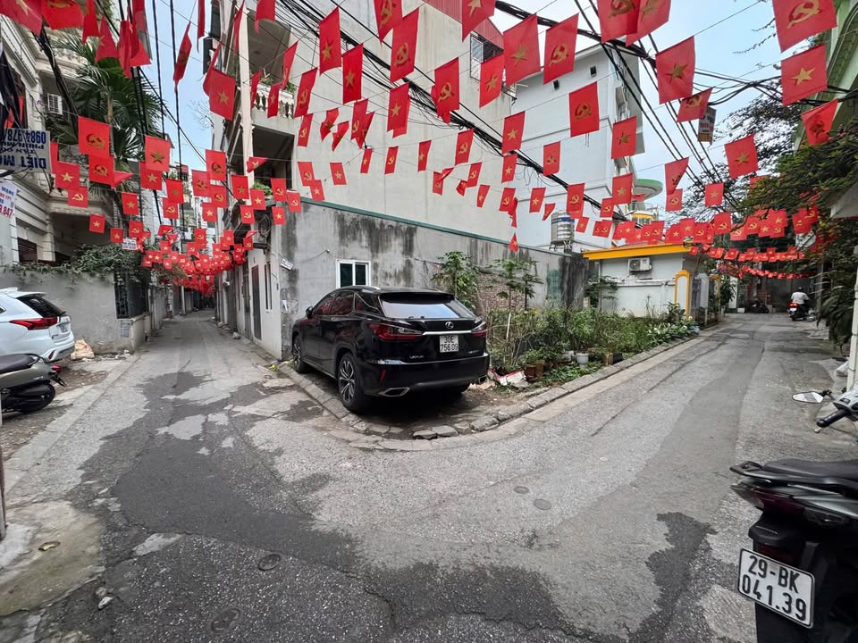 Bán đất Nguyễn Văn Cừ, Long Biên 30m² - Ô tô vào nhà, 6 tỷ