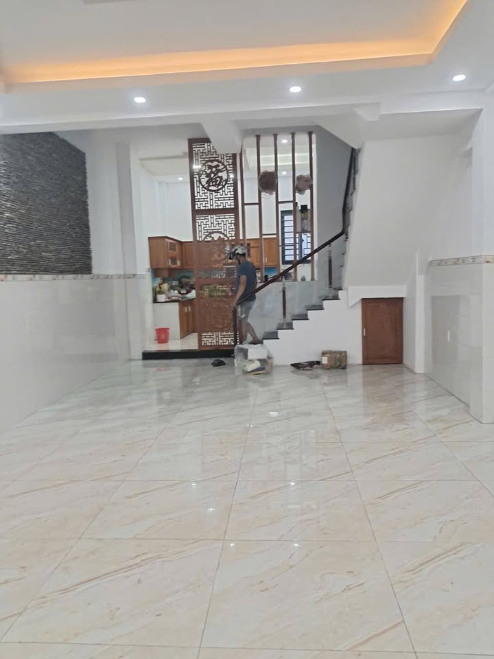 Cho thuê nhà Bình Tân 100m² giá 12.5 triệu - Ô tô vào tận nhà!