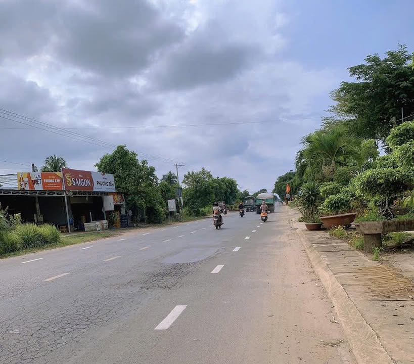 Nhà Phố Mặt Tiền Quốc lộ 22, Tây Ninh 600m² - Mặt tiền kinh doanh 8.1 tỷ