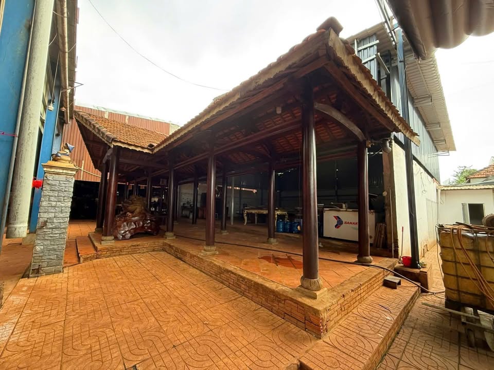 Nhà Xưởng 8000m² Bến Cát - Container Thoải Mái, Giá 200 Triệu/Tháng