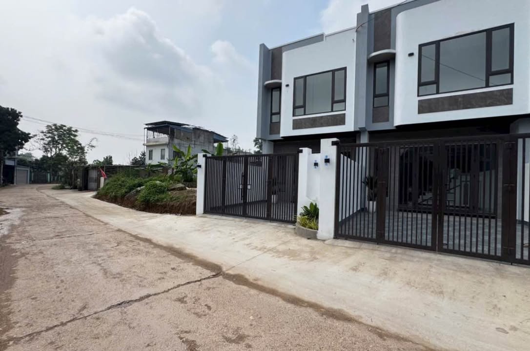 Nhà 2 Tầng Ngô Quyền, Thái Nguyên - 100m² Sổ Đỏ, 3PN Khép Kín, Ô Tô Vào Nhà