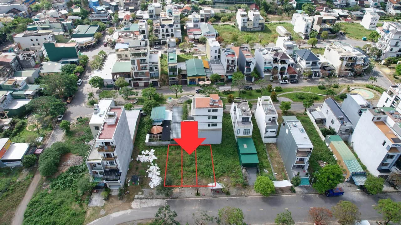 Bán 3 Lô Liền Kề Lạc Long Quân, Quảng Ngãi - 300m² Giá 9.15 Tỷ