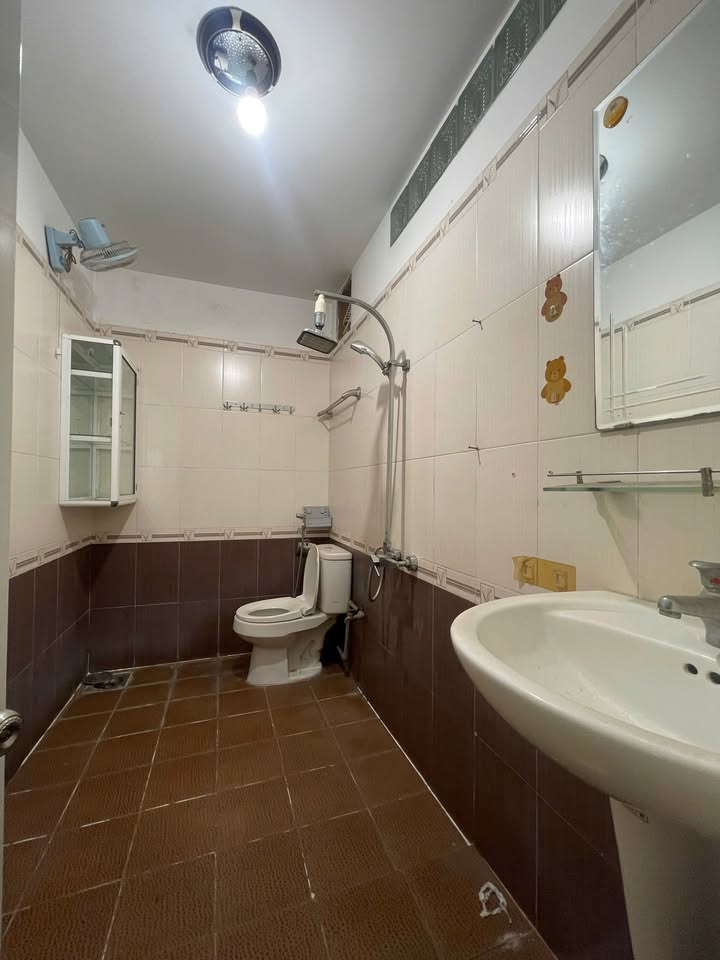 Văn phòng Đặng Thai Mai 60m² - Giá thuê hợp lý, sẵn sàng làm việc!