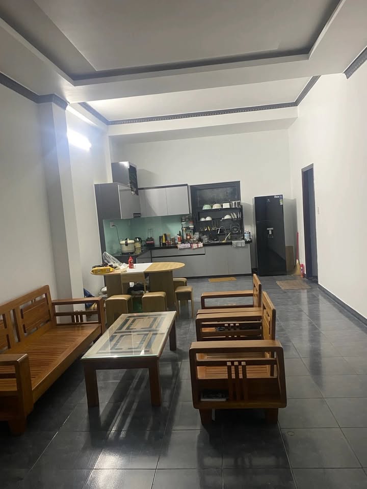 Biệt thự 2 tầng mặt tiền Trần Cao Vân, Pleiku - Giảm sâu 1 tỷ, DT 300m², KD sầm uất