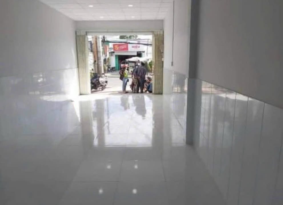 Nhà Mặt Tiền Trần Hưng Đạo, Long Xuyên - 65m² Giá 2 Tỷ Tốt