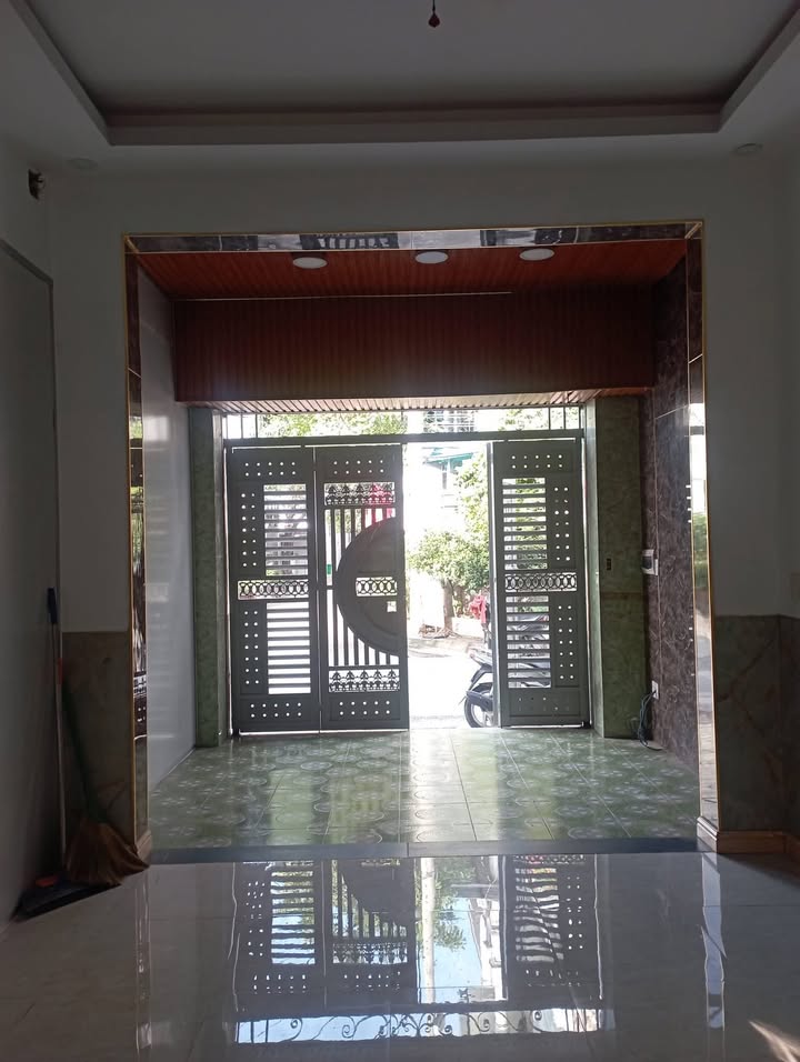 Nhà 1 Lầu Hóc Môn - 8x12m, 3PN, Giá 8 Triệu/Tháng