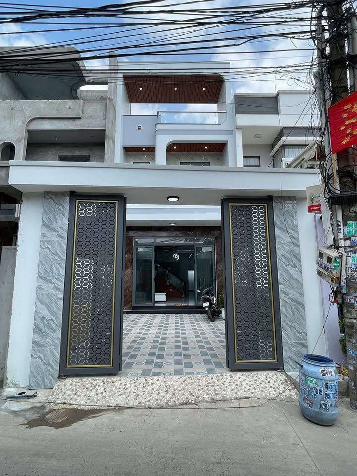 Nhà riêng Dĩ An 130m² giá 5.8 tỷ - Ô tô vào tận nhà!