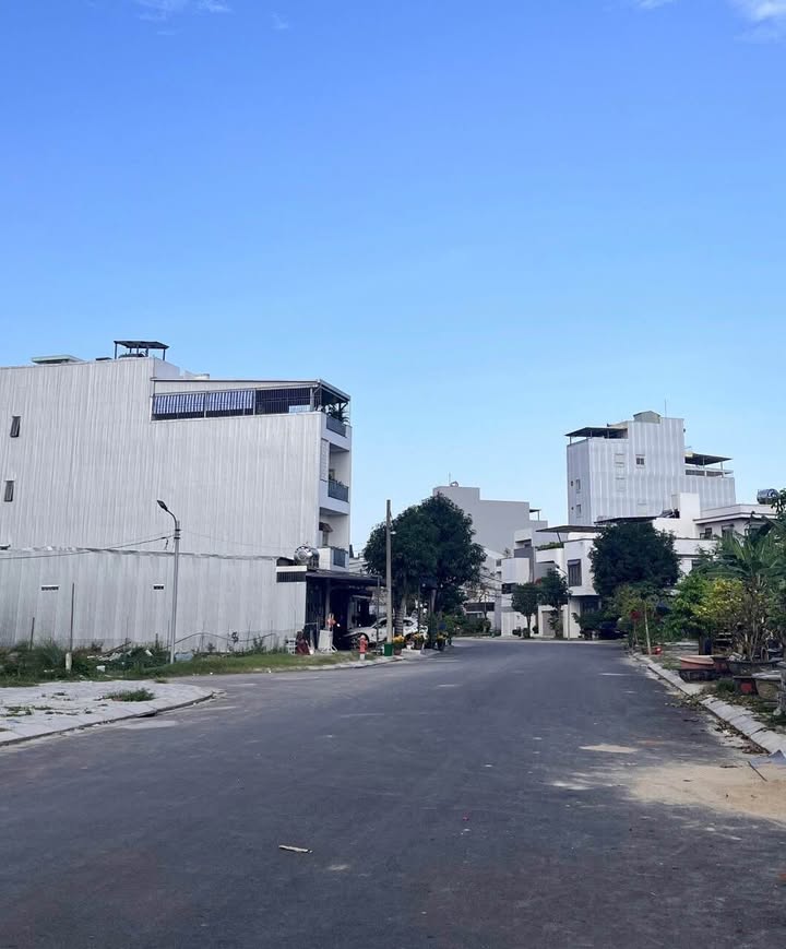 Nhà MT Hồ Tùng Mậu Đà Nẵng - 60m² Ngang 9m - Giá 4.55 Tỷ