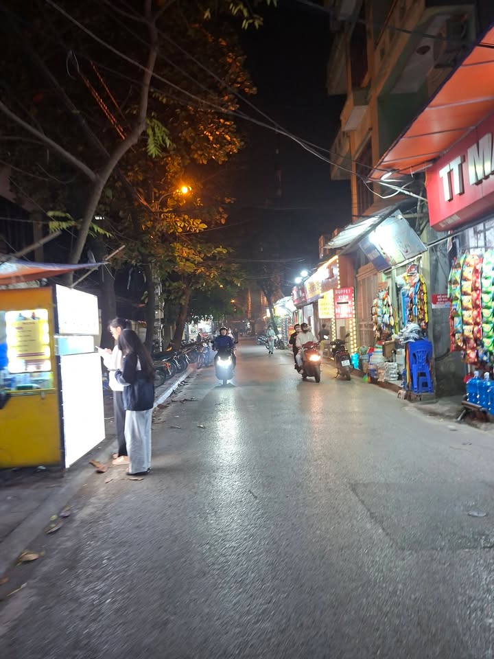 Nhà Phố Cầu Diễn 60m² - Hơn 13 tỷ, Đường lớn sầm uất, GPXD 7 tầng!