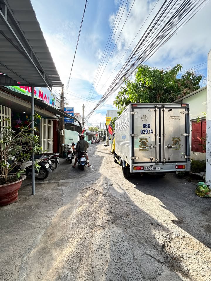 Nhà Phan Thiết 111m² - Sổ đỏ sẵn, ô tô vào tận nhà!