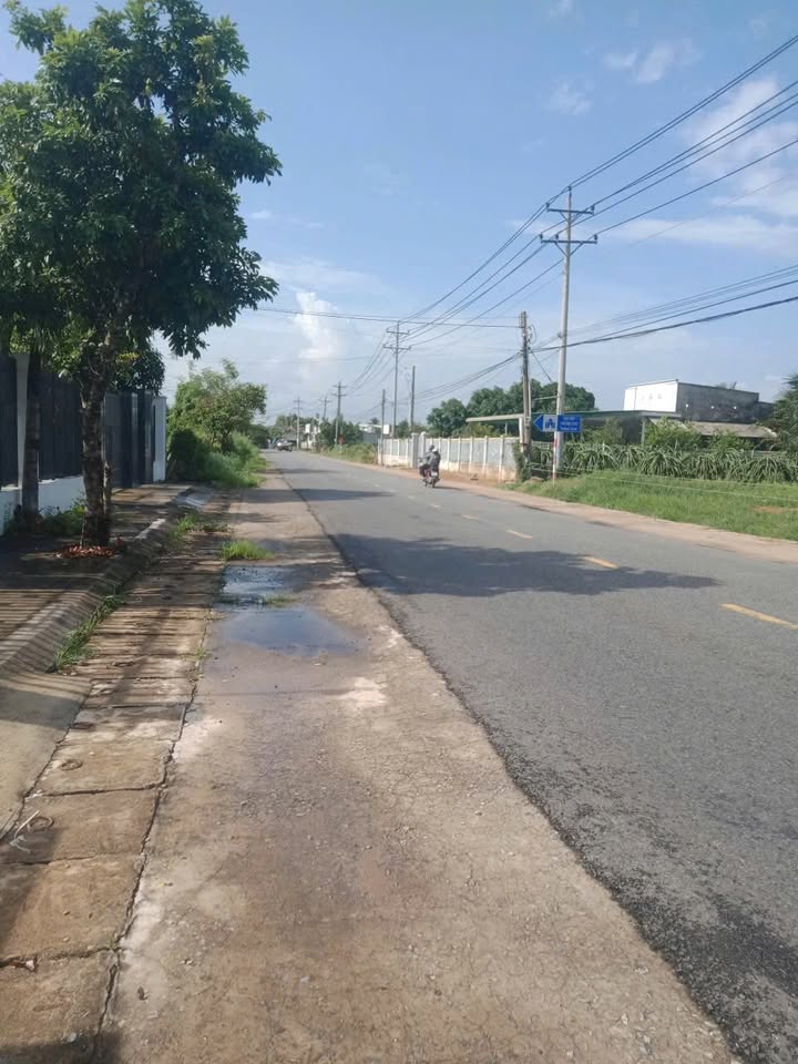 Bán Gấp Đất Vườn Kèm Nhà Cấp 4 Mặt Tiền Đường Hàm Minh Thuận Quí, Phan Thiết - 590m²