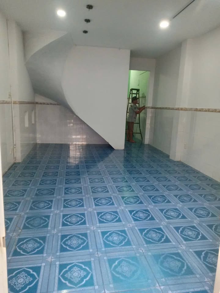 Nhà Mặt Tiền Kinh Doanh 40m² Đường T, Tân Phú - Giá 9 Triệu/Tháng