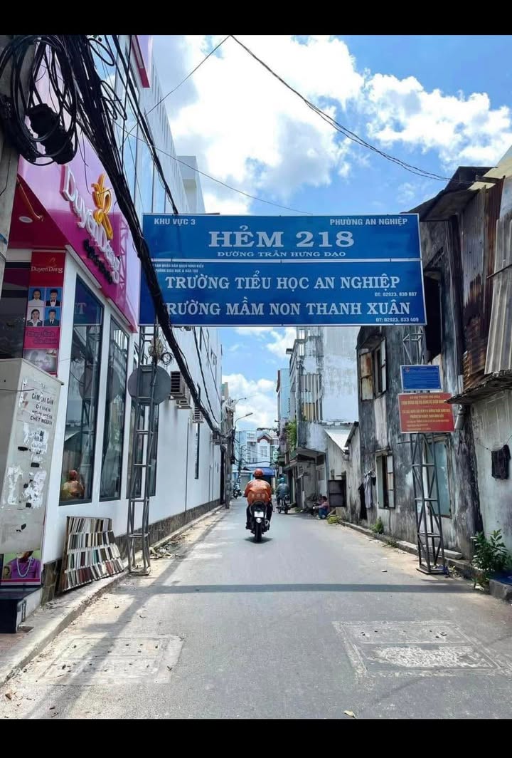 Cho thuê nhà 3 tầng mặt tiền hẻm Trần Hưng Đạo, Ninh Kiều - 31m²